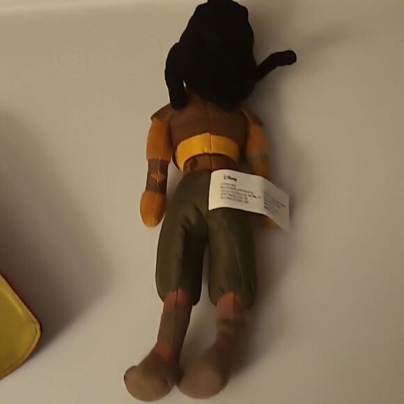 Disney's Raya Doll with Red Cape and Green Outfit - Picture 6 of 6